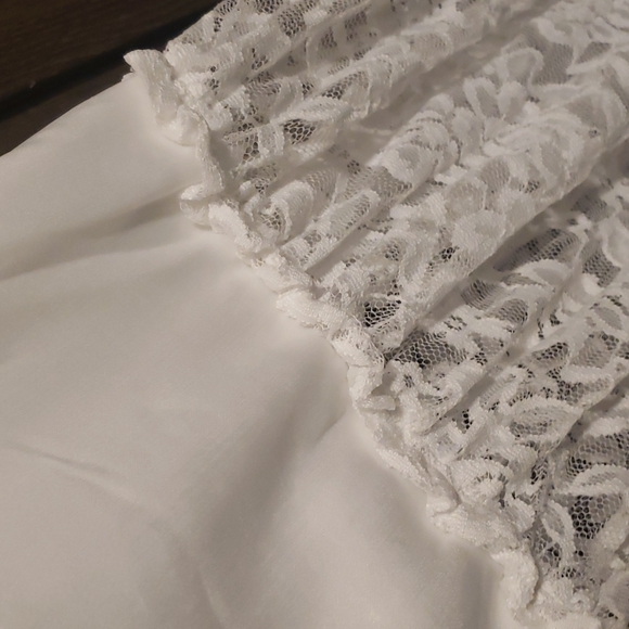 ♥️New boutique lace contrast spaghetti strap top - Picture 8 of 11